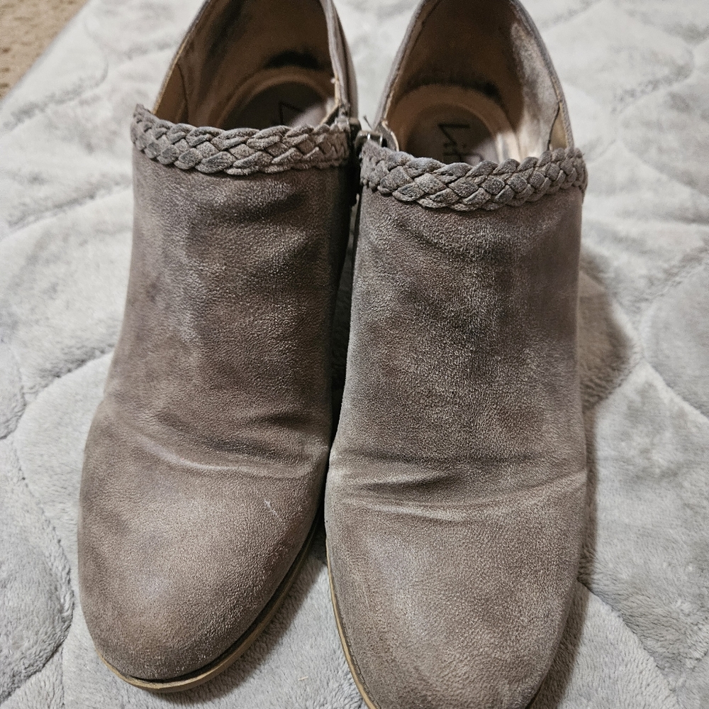 Low cut boots